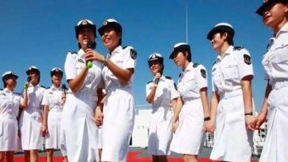 |为什么美国的每艘航母上，都要配备600名女兵呢？原因很简单！