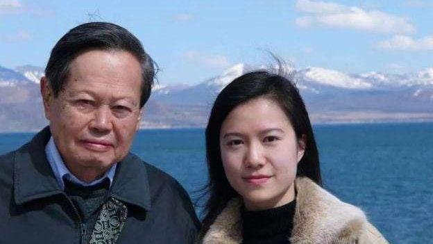 杨振宁|28翁帆岁嫁82岁杨振宁，为了丈夫身体坚持早睡，不要孩子也恩爱！