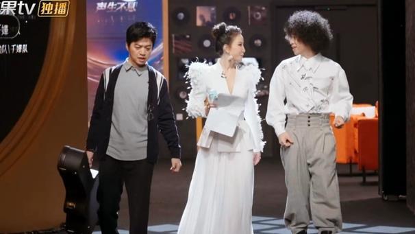 李健|李健无悬念五连胜，李玟难得安静唱歌，倒叙手法的改编太高级