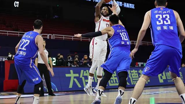 任骏飞|广东宏远正式官宣！任骏飞或缺席季后赛 杜锋：对球队损失很大