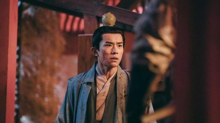 易烊千玺|易烊千玺《满江红》造型被爆出，看起来略有疲惫，网友态度两边倒