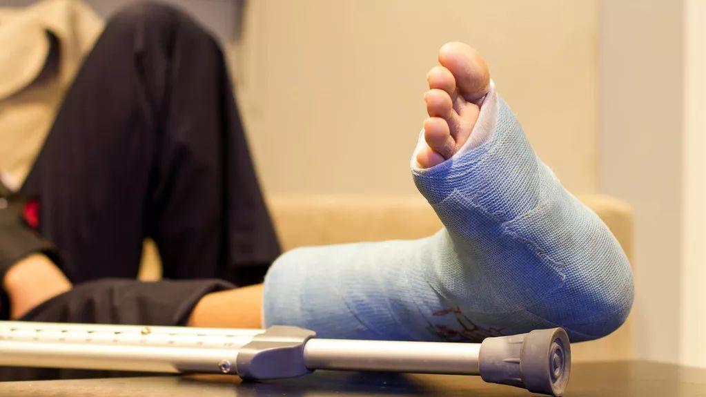 医院|小心，这几种食物，若吃错了很可能会让骨头变脆，所有人都要注意