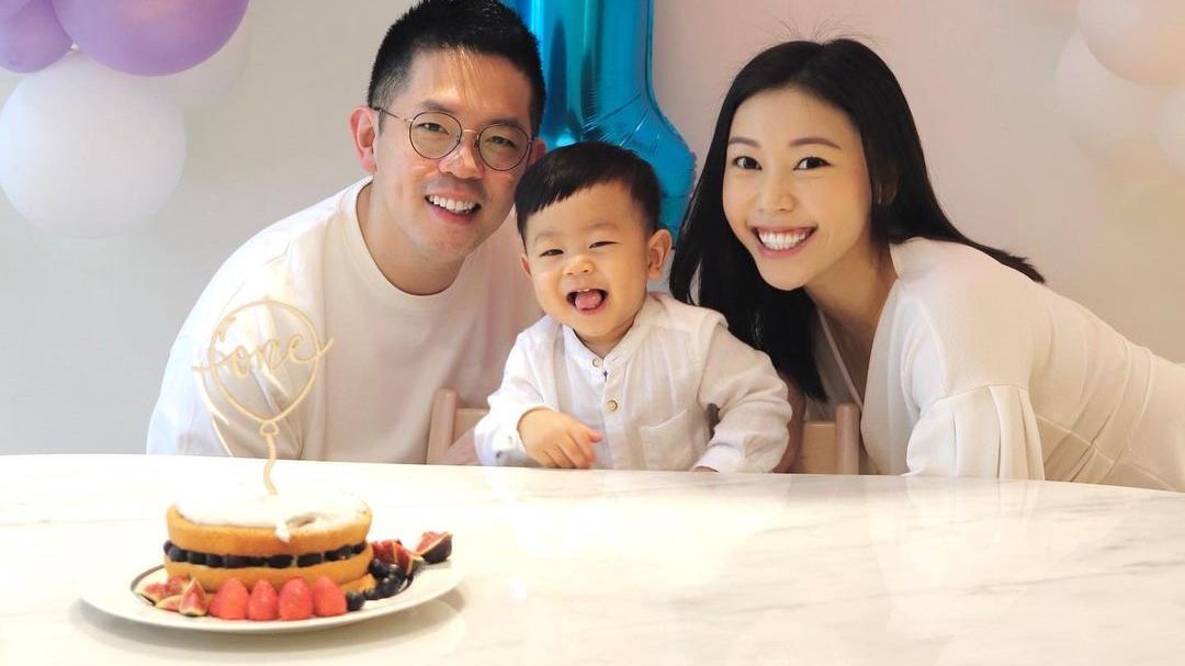 |家燕姐孙儿1岁生日　一家穿亲子装庆祝