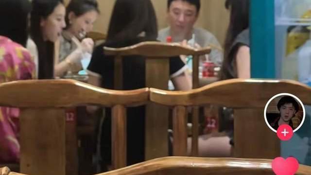 王思聪|王思聪和5个女生吃饭被偶遇，个个颜值很高，一起沉默吃饭