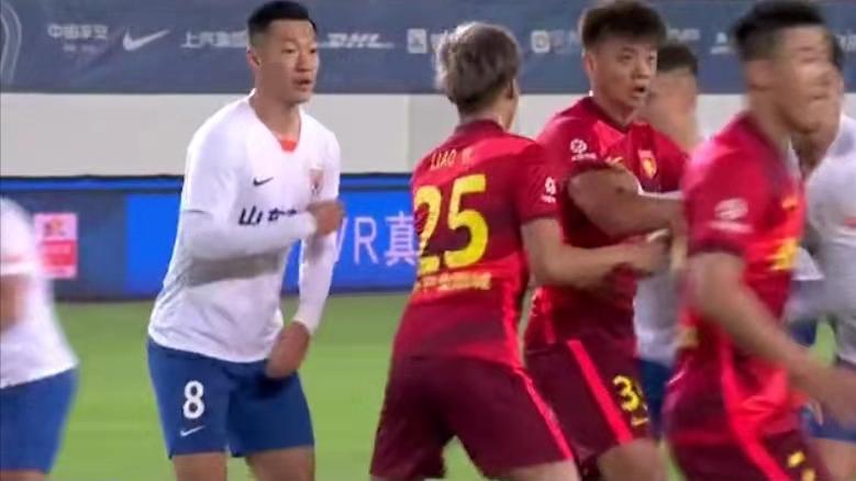 徐新|徐新尴尬！被直接点名！上港新闻：俱乐部尚无确认！或只能回鲁能