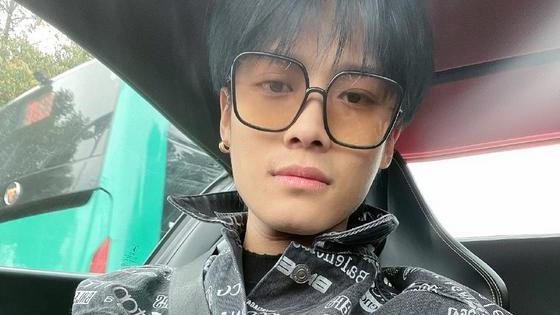 狐狸|疯狂小杨哥被吓破胆，直播间真人吃鸡引起热议，半只狐狸有何来头