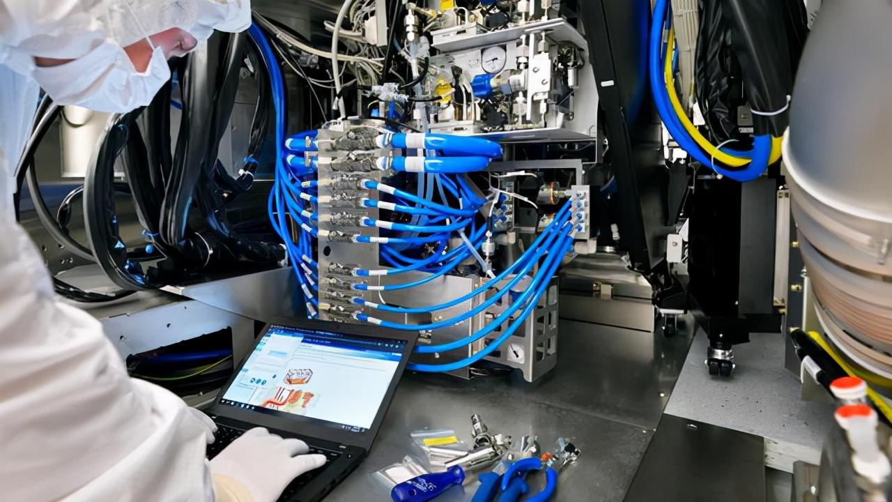 芯片|俄罗斯芯片自给率不足10％，为何不怕美国断供？方法值得我们学习