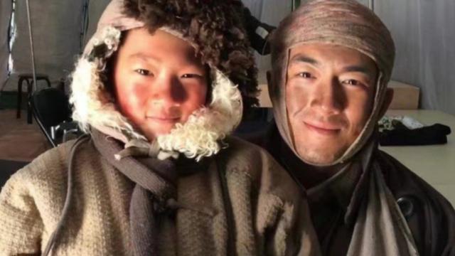 张小斐|被逼问擦边球问题，买不起奢侈品被甩……明星不红的时候有多惨？