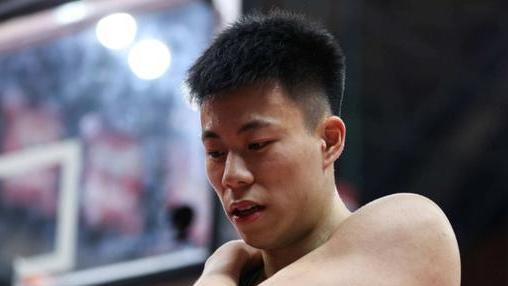 张镇麟|果然，张镇麟惨败，他竟被曾凡博碾压，因为他登陆NBA还困难重重