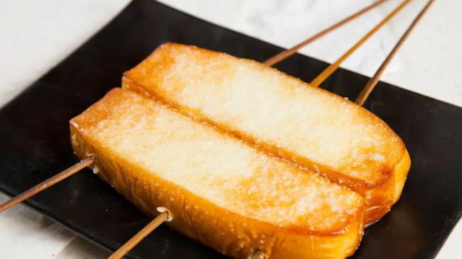 面包|制作好的烤面包体态丰满，内呈蜂窝，且有浓郁的新鲜面包的香气