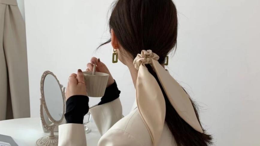 李颖|公公嫌弃我是外地媳妇，只给100块见面礼，一年后他送我一套房