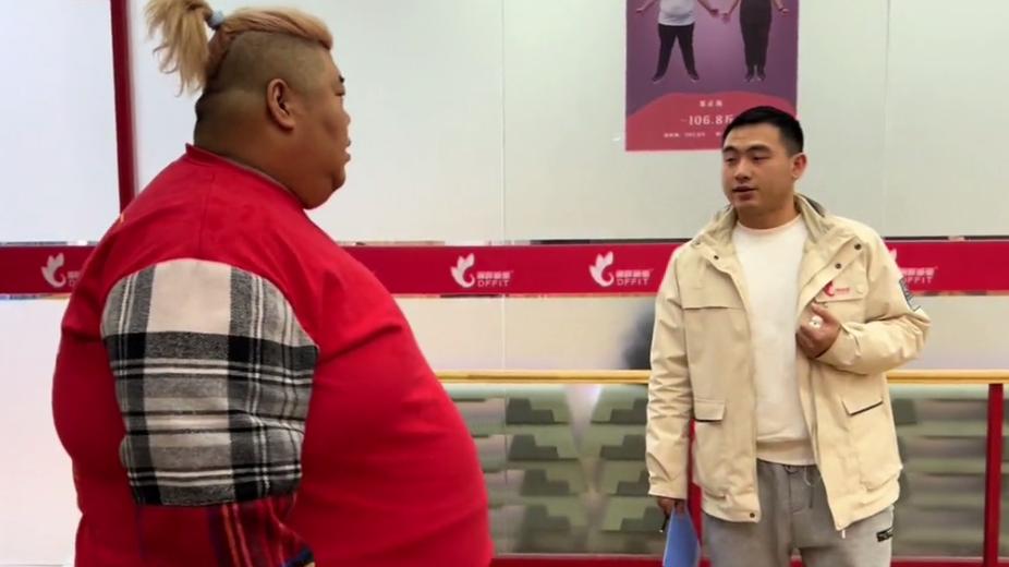 运动 600斤胖猴仔开始减肥，肌肉肿胀疼出猴叫声，与妻子高调秀恩爱