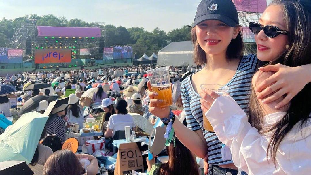 裴珠泫|蓝粉cp发糖了！Wendy晒与Irene亲密合照：和我爱的人！