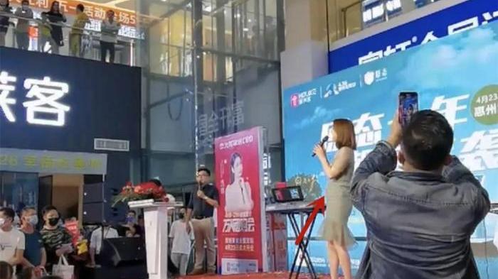 江华|过气港星内地捞金遭“万人嫌”，直播拍烂片，身材走形被嘲像怀孕