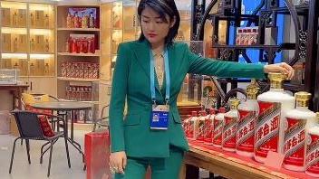 泰迪|娇娇控诉赵本山的目的曝光？一屋子的茅台酒，保守算要好几百万