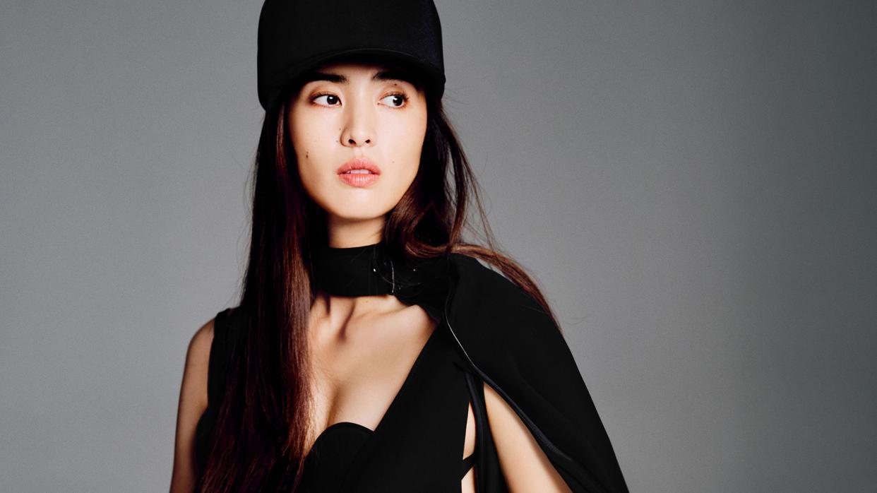 赵丽娜|恭喜中国女足！31岁国脚登杂志封面，因挺胸照爆红，至今还是单身