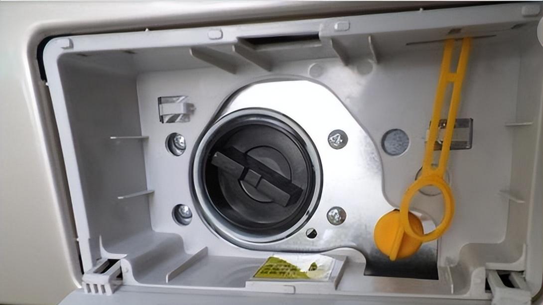 洗衣机|洗衣机里隐藏着个小机关，牢记每月打开一次，脏水哗啦啦流！