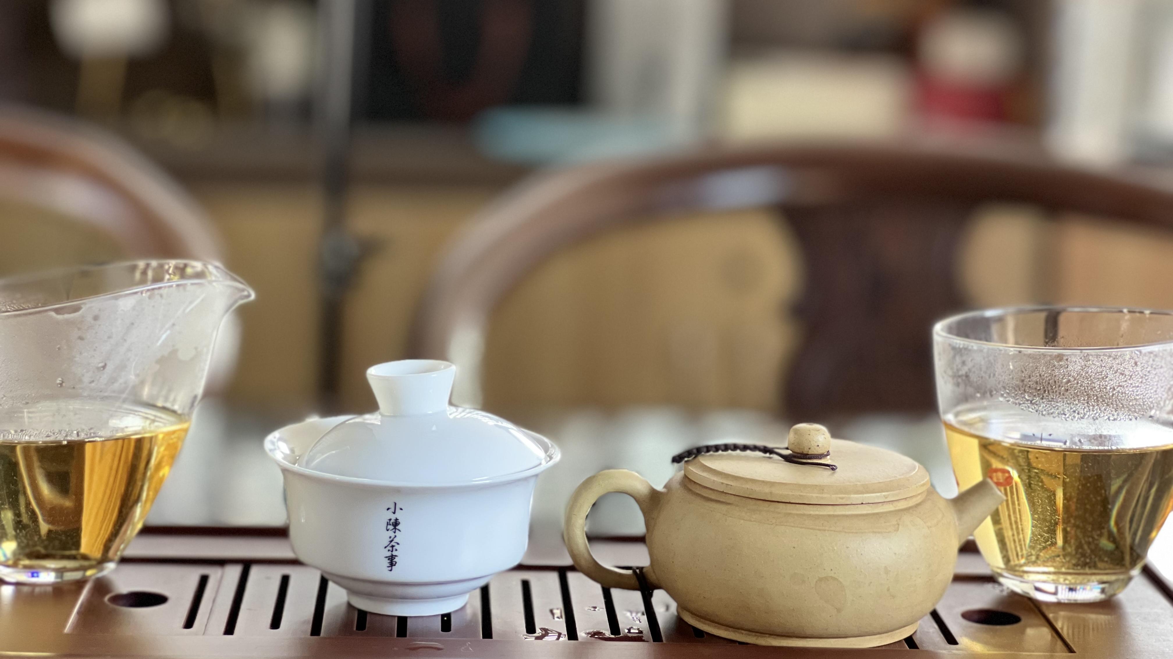 |白茶适合用什么茶具冲泡？盖碗、玻璃杯，还是紫砂壶？