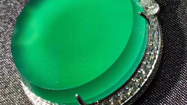 翡翠|收藏翡翠需要什么？每个人都能找到心仪的料子吗？我来告诉你答案