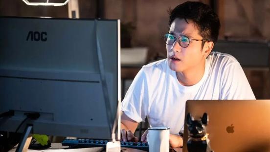 彭冠英|新思路模特大赛冠军！出演无数招人恨的钢铁直男，戏外却十分圈粉