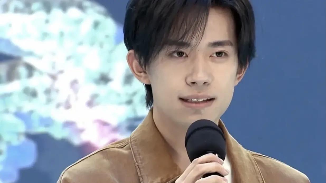 央视|央视五四晚会好样的，大明星们全都成了“陪衬”！