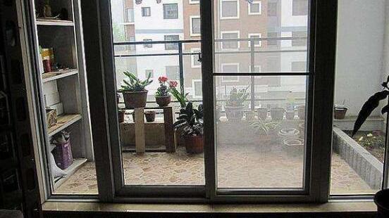 别再选择阳台推拉门了，聪明人都这样做，瞬间拥有绝美观景阳台