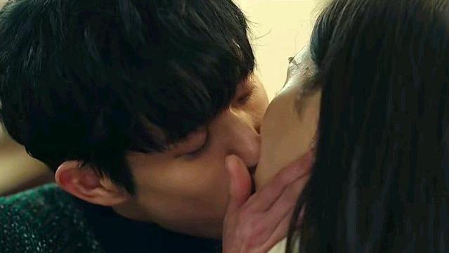 吻戏|《流星》八集定律，不过是男主吻了女配，但这有什么好生气的？