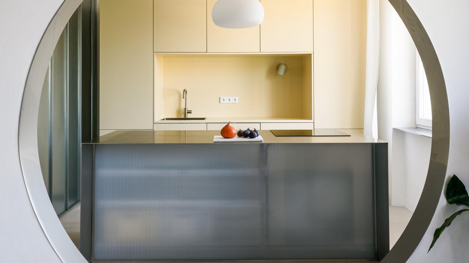 大胆的极简主义：Alan Prekop两室公寓