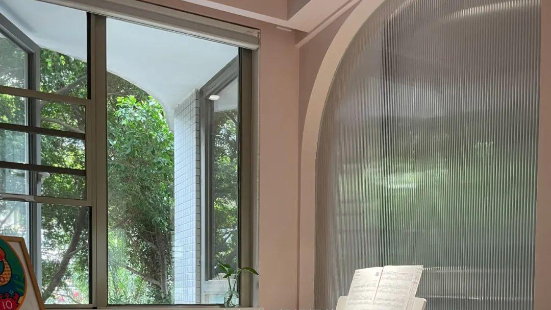 7㎡塞下双人床+大书桌+电钢琴，一点不拥挤？