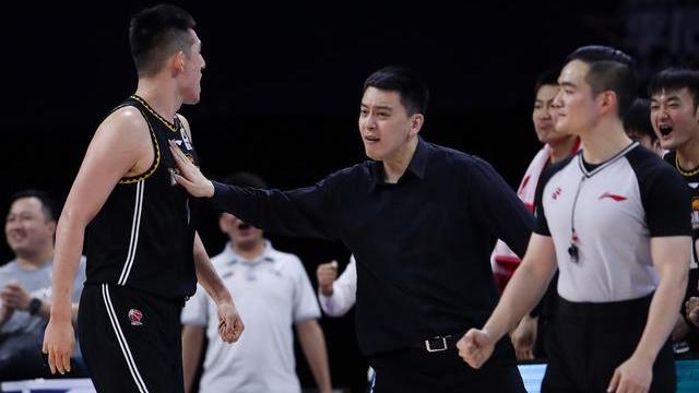 辽宁男篮|辽宁锋线新星！季后赛彻底弃用，和张镇麟比，两人差距一下出来了