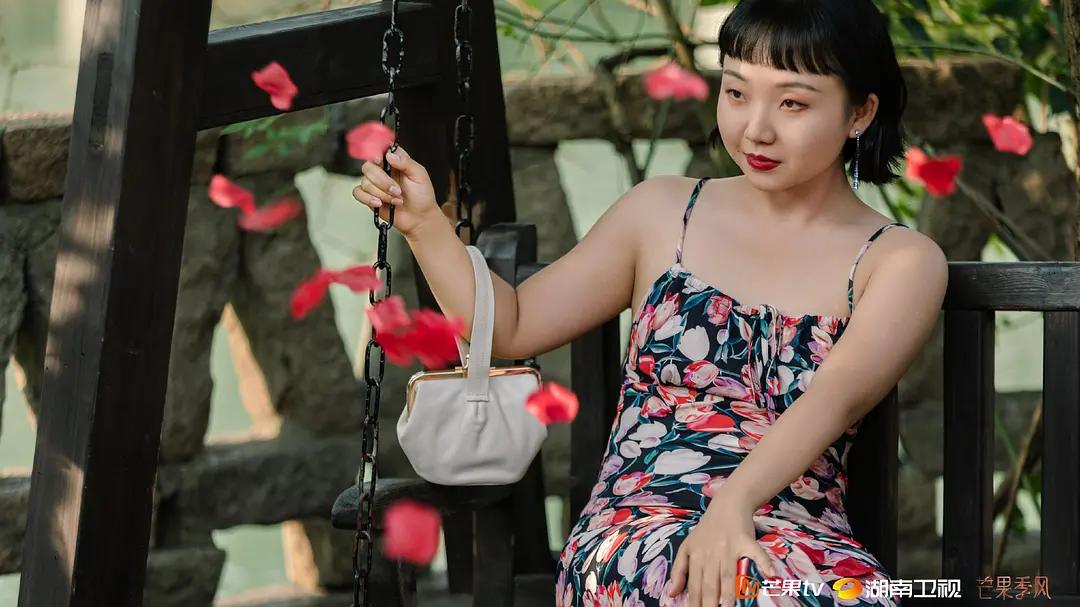 王灿|《没有工作的一年》：辣目洋子演出了成年人的无奈和不容易