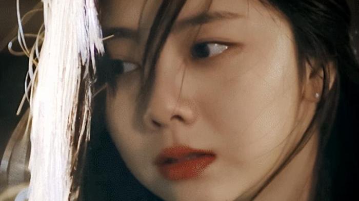 谭松韵|请叫我总监：但凡谭松韵拉胯一点，都压不住堪比“绝色”的女配们