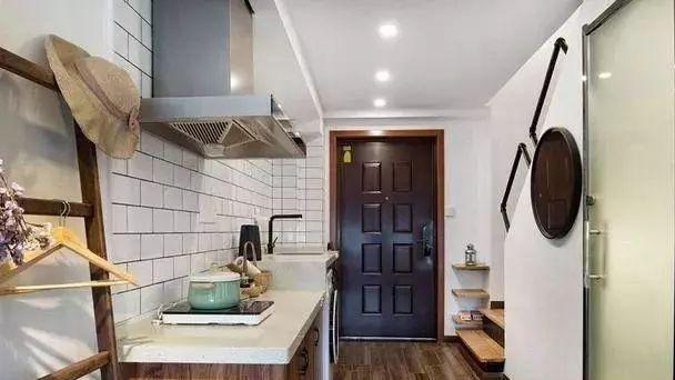 26㎡的迷你复式公寓，一楼装榻榻米房，二楼装地台床，够时尚！