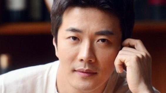 权相佑|还记得《天国的阶梯》男主角权相佑吗？