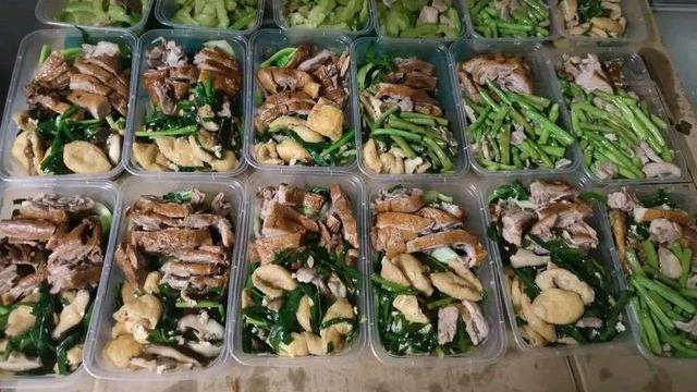 |工厂老板哭诉：鸡鸭鱼肉管够，每天工资300，愣是没有一个人来