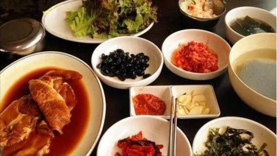 韩国人吃不起肉？湖南姑娘嫁到韩国后，吃饭时满桌都是咸菜？