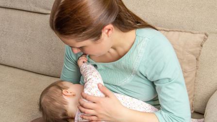 为啥母乳宝宝抗拒喝奶粉？几个原因了解后，帮宝宝过渡到奶粉喂养