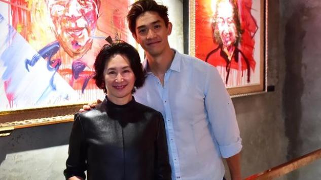 何超琼|何超琼许晋亨画展偶遇，昔日夫妻避而不见，现任李嘉欣颜值受好评