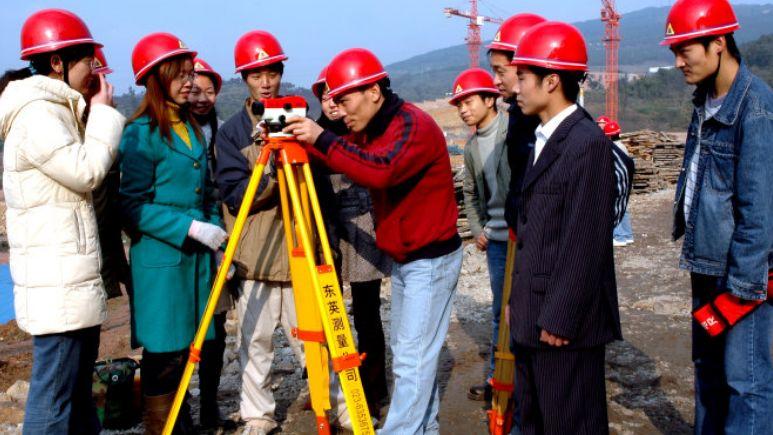 大学生|中铁工作“留不住人”？大学生们辛苦入职，为啥又会选择放弃