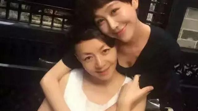 姜妍晒出自己住的房子，客厅不放茶几放餐桌，几乎每顿饭都很丰盛