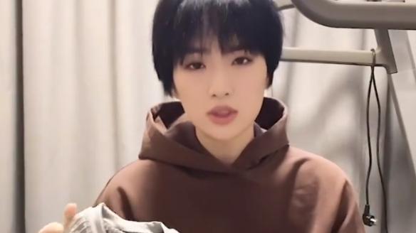 张天爱|变化好大? 姚安娜晒视频近态曝光，剪短发变瘦很多，身材纤瘦有气质！