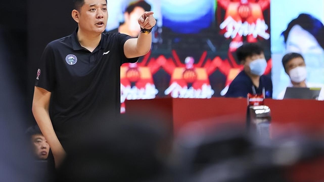 巩晓彬|巩晓彬回应儿子赴美！身高将达2.05米，确定全能型锋线，期待惊喜
