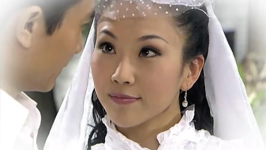 七十二家房客|《七十二家房客》中的“韩师奶”董潼的近照，观众呼唤她回归剧组