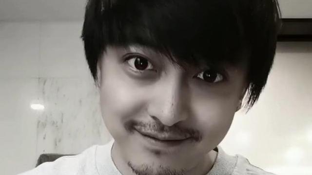 李佳航|被喷退博的李佳航晒近照，隔离20天未剪头发胡子拉碴，沧桑了不少