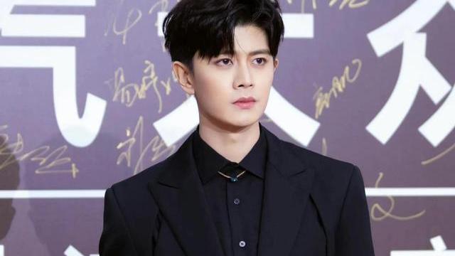 龚俊|红毯上最绝的十位男明星：任嘉伦龚俊太出圈，看到肖战彻底惊艳