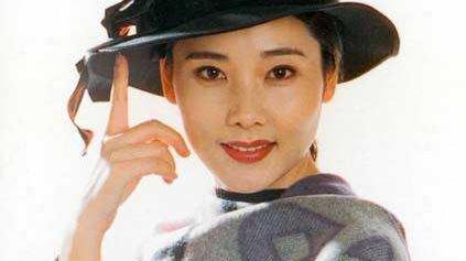 何赛飞|“江南美人”何赛飞：年轻时惊艳四座，中年发福也时髦