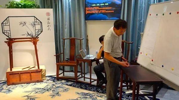 一瞅榫卯，二敲板，三看周正，四看面！挑选红木家具实战图解