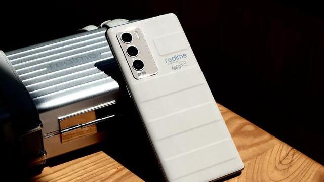 电池|索尼IMX766传感器，12+256G下跌700，真我7nm旗舰价格降至冰点