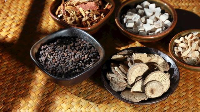 便秘|中年困扰“牙齿松动、上火肿痛”并非刷牙问题，老中医的一番话明白了