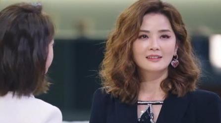 吴谨言|张歆艺和吴谨言关系微妙，后者太受欢迎，前者拉拢黄奕制造孤立